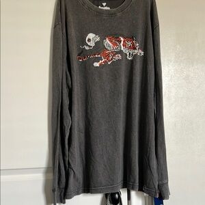 Everlast Gray Long Sleeve Shirt with Tiger Graphic